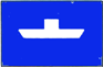 rechteckige blaue Tafel mit weißem Symbol eines Fährschiffes