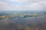 Blick von der Ostsee in den Nord-Ostsee-Kanal mit Seeschleuse Brunsbüttel Blick von der Ostsee in den Nord-Ostsee-Kanal mit Seeschleuse Brunsbüttel